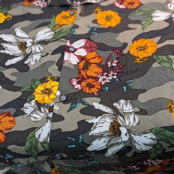 Floral / camo button up - Picture 5 of 5